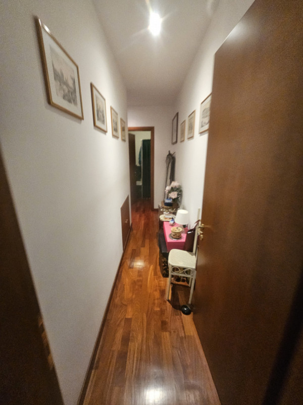 Nel cuore pulsante del centro storico di Padova, si presenta un'opportunità unica: un magnifico p...