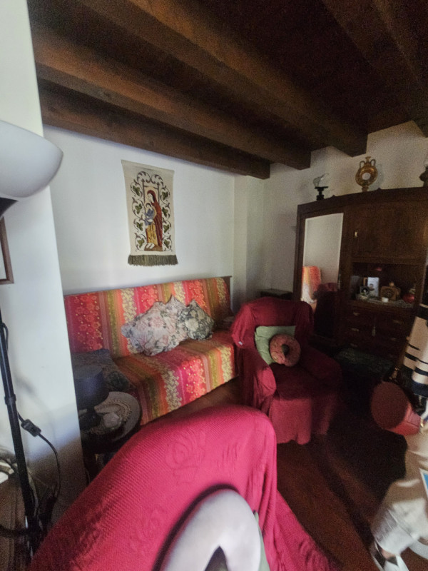 Nel cuore pulsante del centro storico di Padova, si presenta un'opportunità unica: un magnifico p...