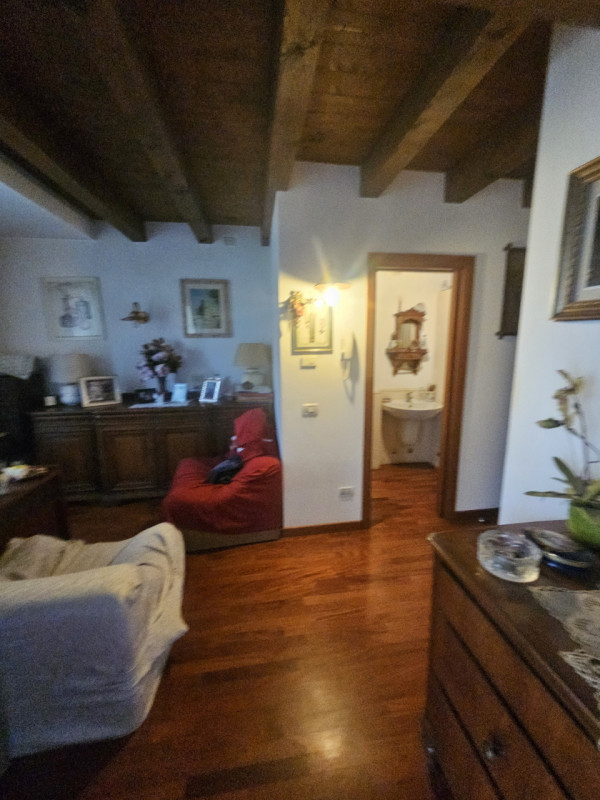 Nel cuore pulsante del centro storico di Padova, si presenta un'opportunità unica: un magnifico p...