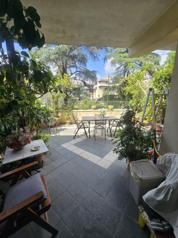 Nel cuore pulsante del centro storico di Padova, si presenta un'opportunità unica: un magnifico p...