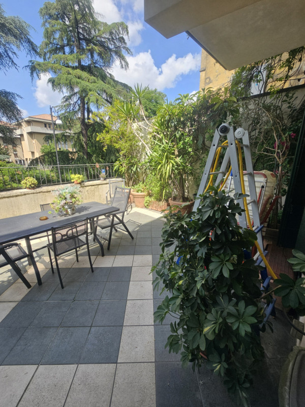 Nel cuore pulsante del centro storico di Padova, si presenta un'opportunità unica: un magnifico p...