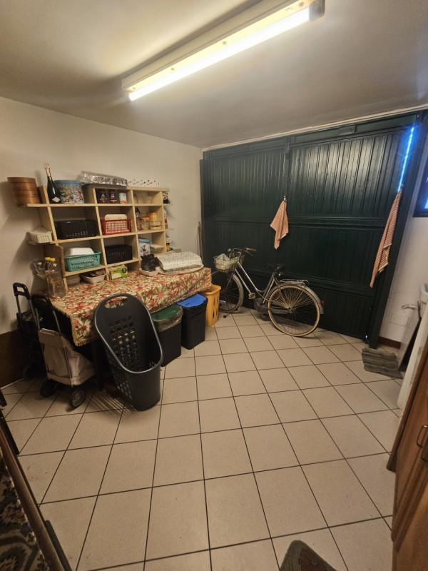 Nel cuore pulsante del centro storico di Padova, si presenta un'opportunità unica: un magnifico p...