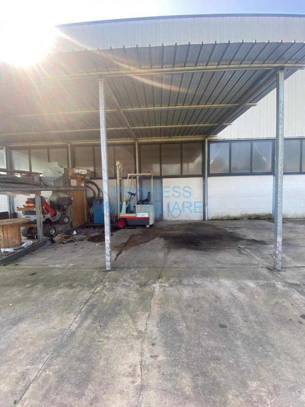 Nel cuore della zona industriale di Breganze affittasi a consolidata azienda capannone di 500 mq ...