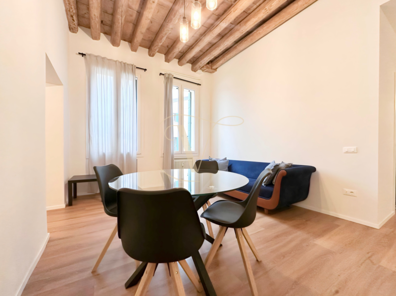 Per INFO SCRIVERE su WHATSAPP al 3496784355
Si concede in locazione STANZA DOPPIA con 2 POSTI LET...