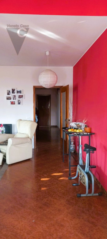 A brevissima distanza da Anguillara Veneta ed Agna, proponiamo immobili con una superficie totale...