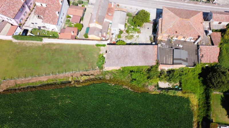 A brevissima distanza da Anguillara Veneta ed Agna, proponiamo immobili con una superficie totale...