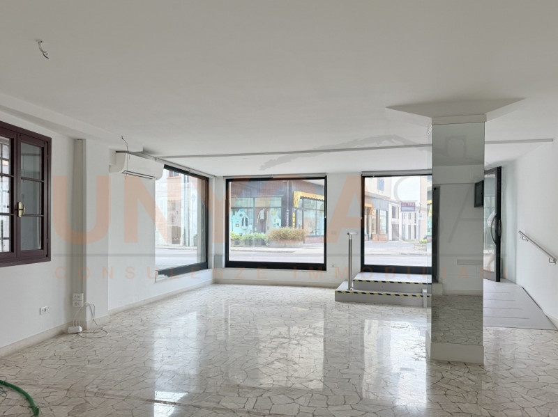 MONTEGALDA: nel pieno centro del paese, proponiamo in affitto un negozio di circa 60 mq. 

L'immo...