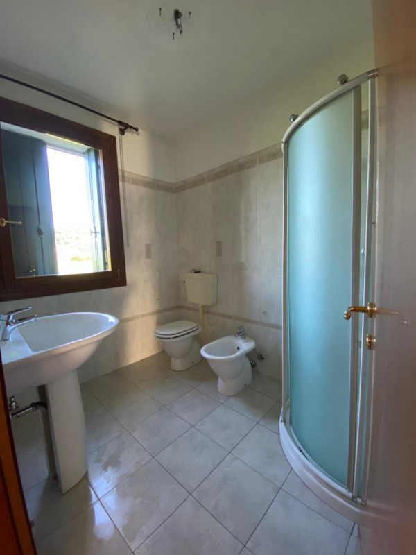 loc. Lovertino: immersa nel verde della campagna tra i colli Berici ed Euganei, ampia casa singol...