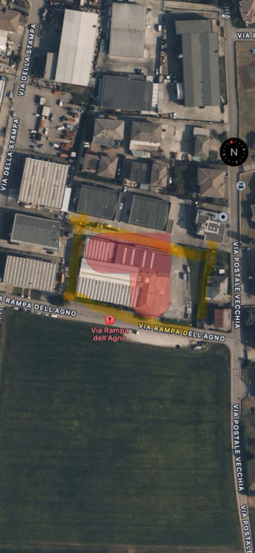 Ti presentiamo un'opportunità unica per l'acquisto di un ampio capannone situato nel comune di Tr...