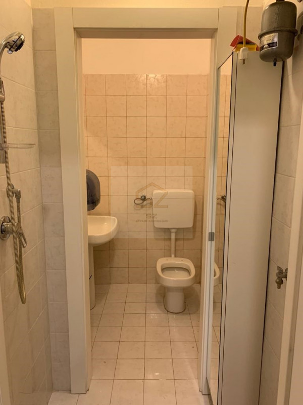 PADOVA-GUIZZA

In zona centrale del quartiere proponiamo negozio vetrinato di 73 metri quadrati c...