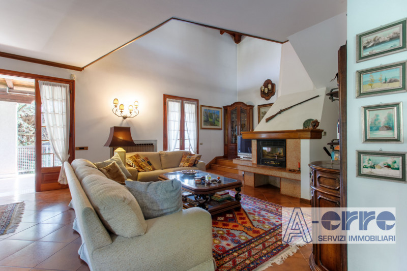 A San Zenone degli Ezzelini, in posizione riservata ma comoda ai principali collegamenti, proponi...