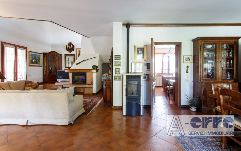 A San Zenone degli Ezzelini, in posizione riservata ma comoda ai principali collegamenti, proponi...