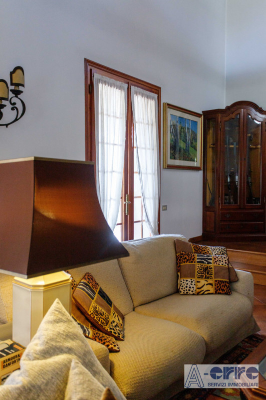 A San Zenone degli Ezzelini, in posizione riservata ma comoda ai principali collegamenti, proponi...