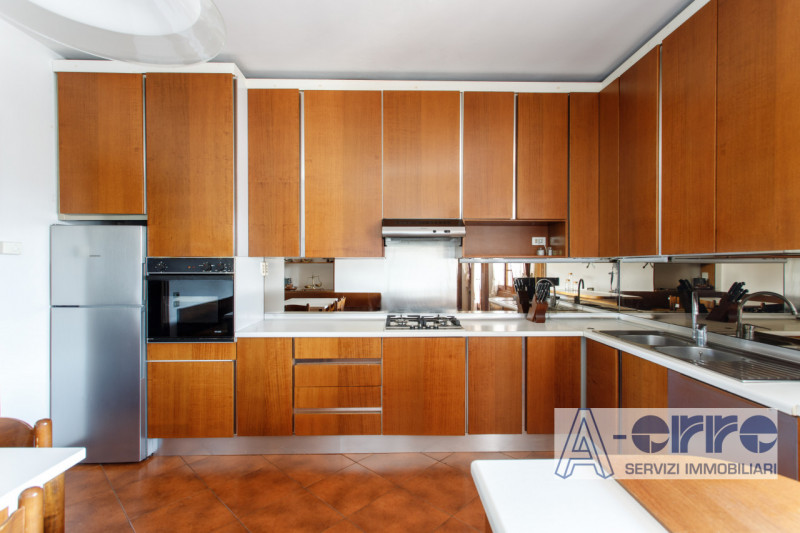 A San Zenone degli Ezzelini, in posizione riservata ma comoda ai principali collegamenti, proponi...