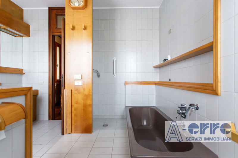 A San Zenone degli Ezzelini, in posizione riservata ma comoda ai principali collegamenti, proponi...