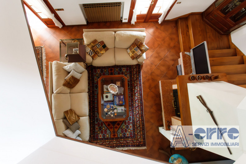 A San Zenone degli Ezzelini, in posizione riservata ma comoda ai principali collegamenti, proponi...