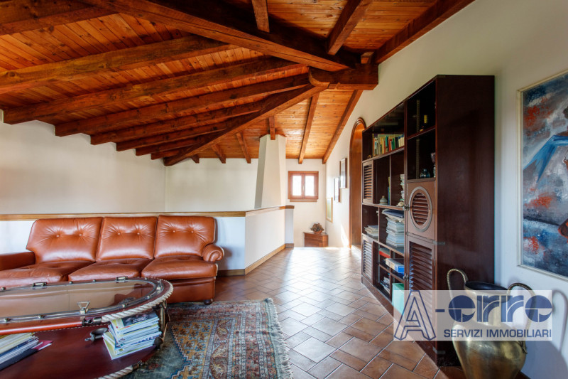 A San Zenone degli Ezzelini, in posizione riservata ma comoda ai principali collegamenti, proponi...