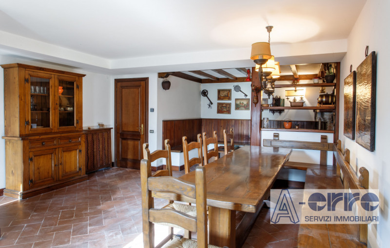 A San Zenone degli Ezzelini, in posizione riservata ma comoda ai principali collegamenti, proponi...