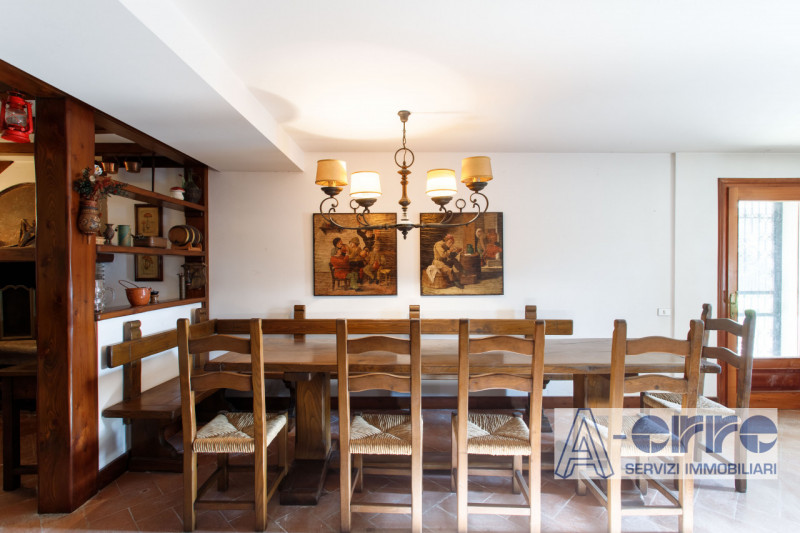 A San Zenone degli Ezzelini, in posizione riservata ma comoda ai principali collegamenti, proponi...