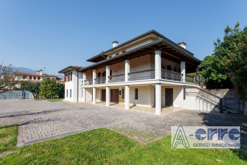 A San Zenone degli Ezzelini, in posizione riservata ma comoda ai principali collegamenti, proponi...