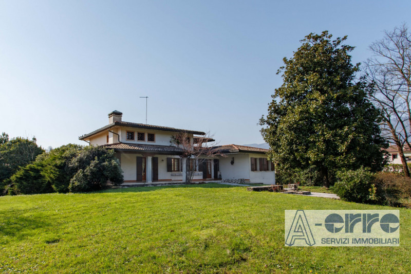 A San Zenone degli Ezzelini, in posizione riservata ma comoda ai principali collegamenti, proponi...