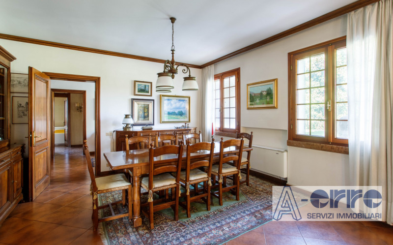 A San Zenone degli Ezzelini, in posizione riservata ma comoda ai principali collegamenti, proponi...