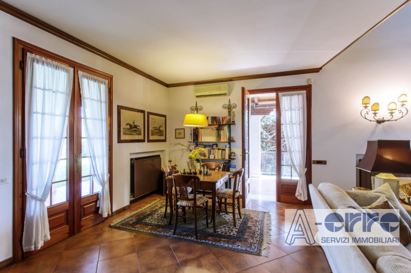 A San Zenone degli Ezzelini, in posizione riservata ma comoda ai principali collegamenti, proponi...