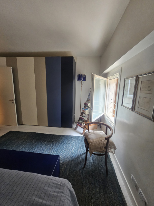 In esclusiva posizione nel cuore della città di Padova, nella rinomata zona delle Piazze, con gar...