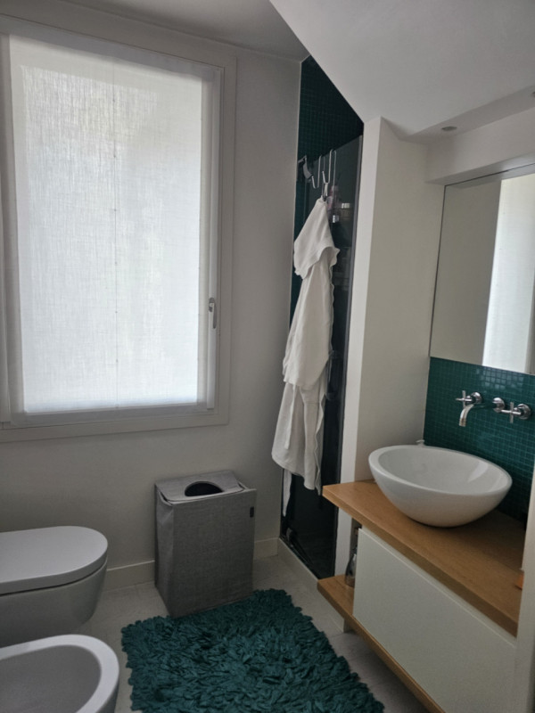 In esclusiva posizione nel cuore della città di Padova, nella rinomata zona delle Piazze, con gar...