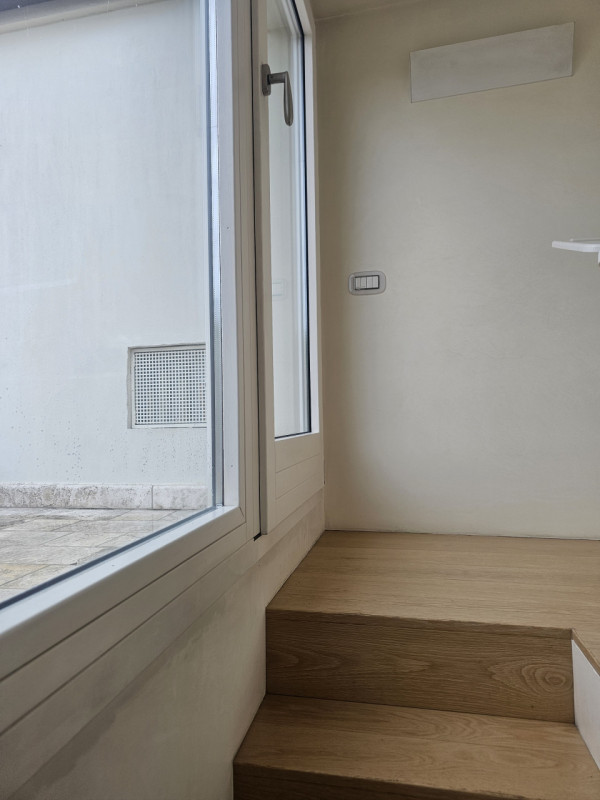 In esclusiva posizione nel cuore della città di Padova, nella rinomata zona delle Piazze, con gar...