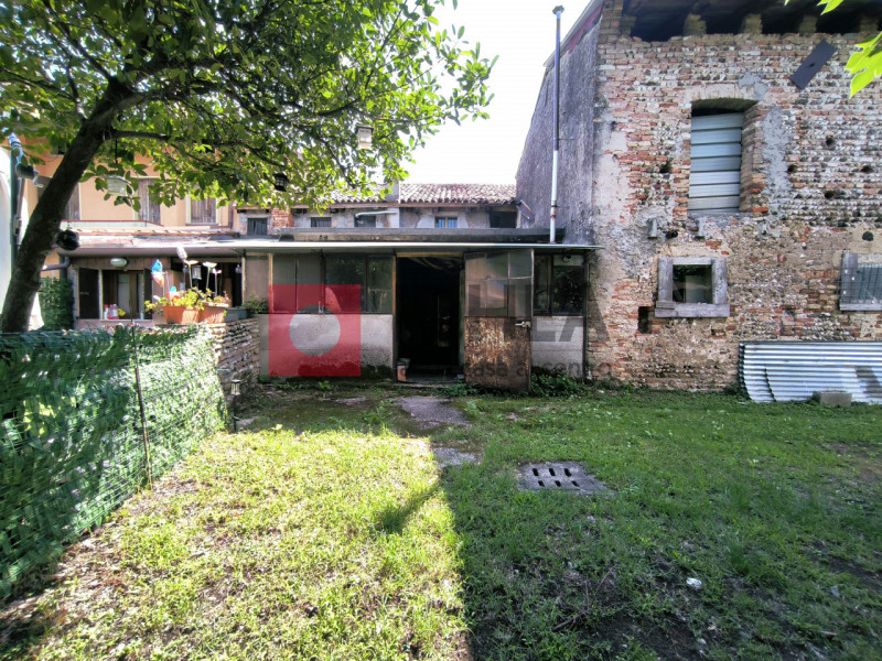 TREVISO: SANTA BONA
RIFERIMNTO "AAT2"

Situata nella tranquilla zona di Santa Bona a Treviso, pro...