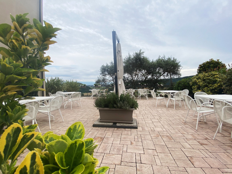 Ottima opportunità ad Arcugnano: rinomato e ben curato ristorante con grande appartamento al pian...