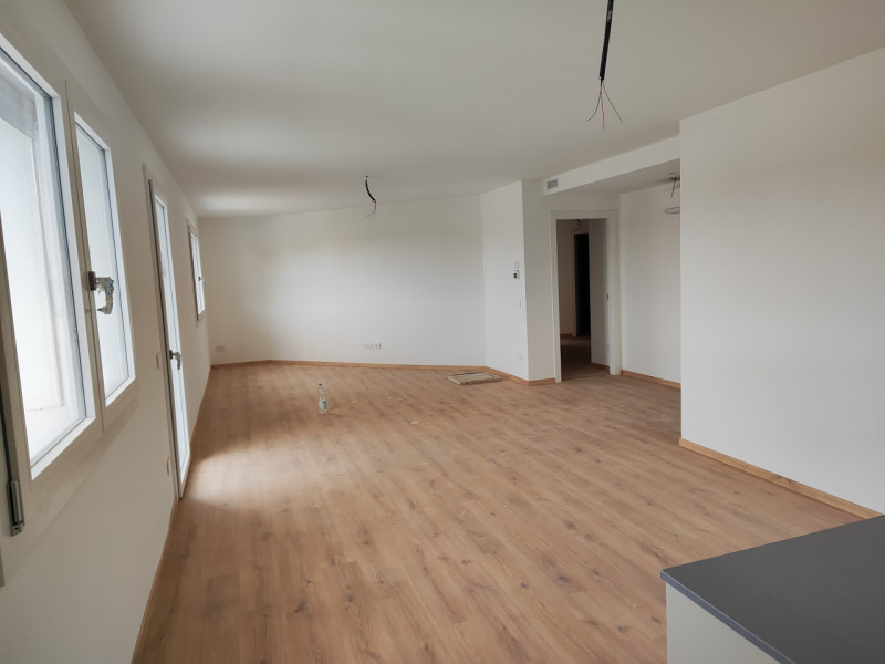 SUBITO DISPONIBILE - Ponterotto - 

Proponiamo un affascinante appartamento trilocale situato nel...