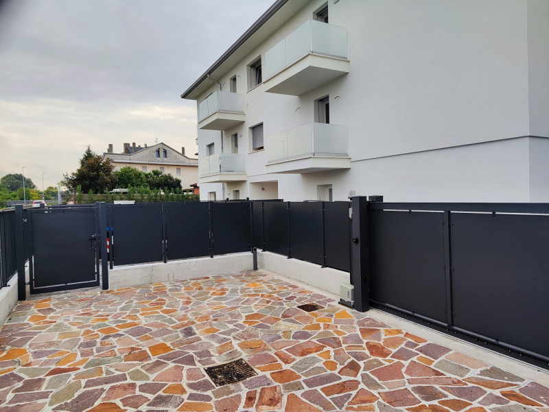 SUBITO DISPONIBILE - Ponterotto - 

Proponiamo un affascinante appartamento trilocale situato nel...