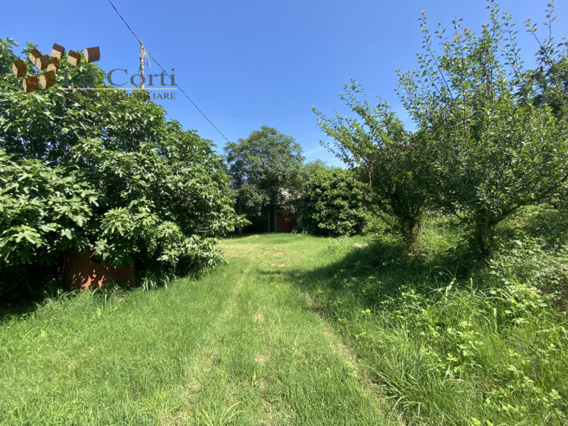 In vendita a Val Liona, proponiamo una spaziosa casa singola terratetto da ristrutturare con una ...