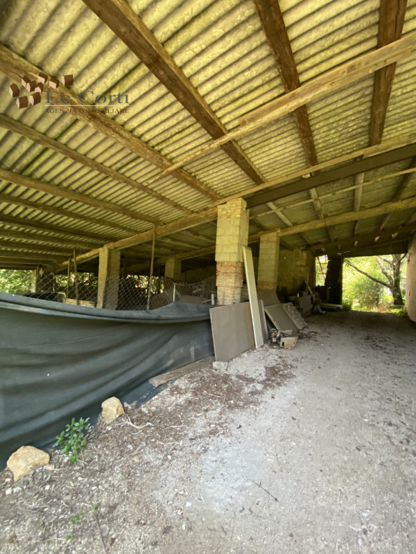 In vendita a Val Liona, proponiamo una spaziosa casa singola terratetto da ristrutturare con una ...