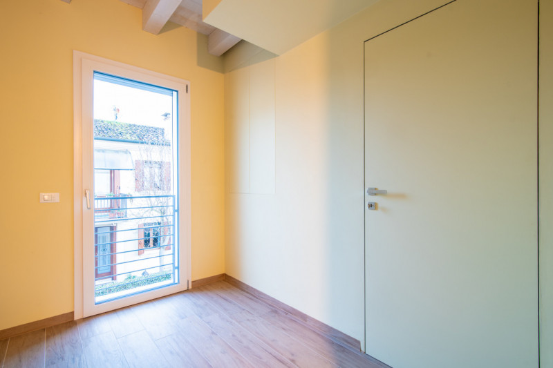 Nel cuore del centro di Campo San Martino proponiamo in vendita una splendida casa singola di 200...