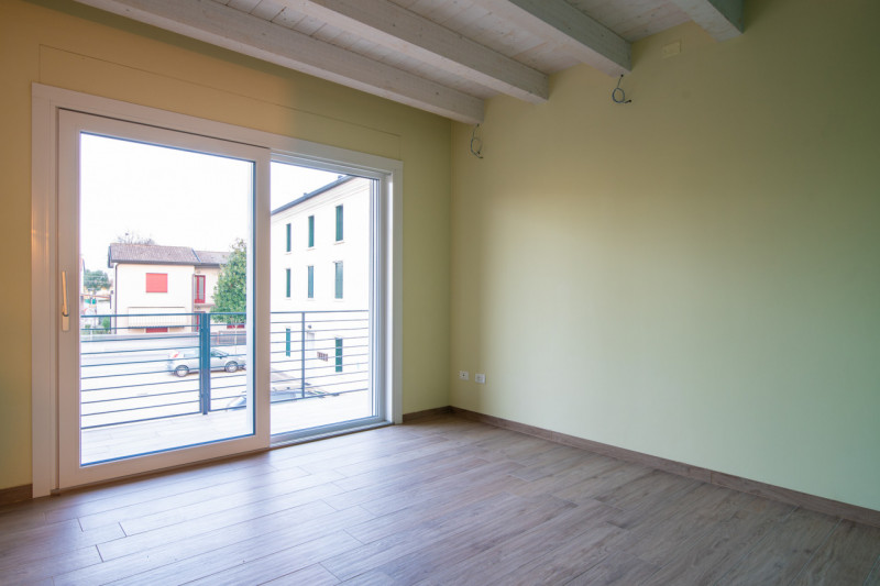 Nel cuore del centro di Campo San Martino proponiamo in vendita una splendida casa singola di 200...