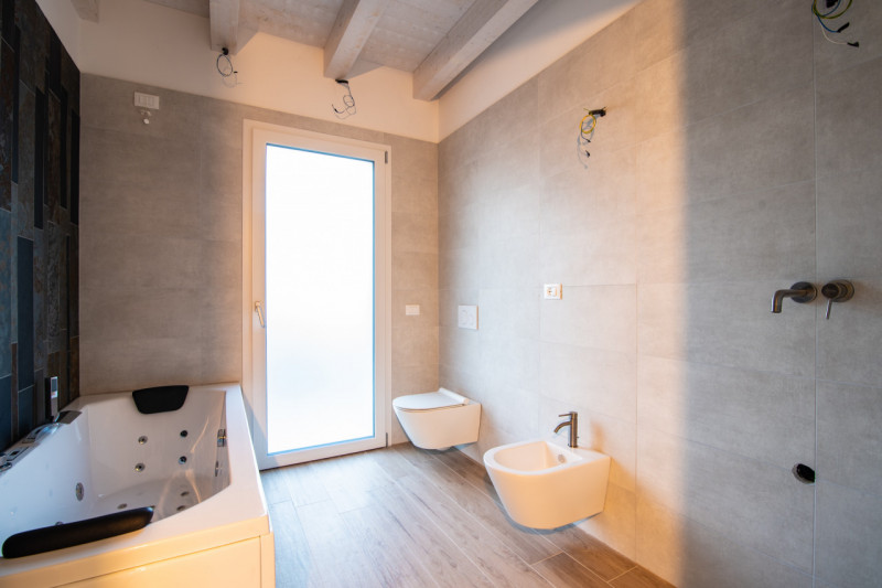 Nel cuore del centro di Campo San Martino proponiamo in vendita una splendida casa singola di 200...