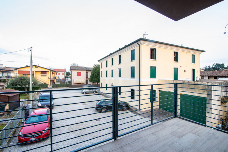 Nel cuore del centro di Campo San Martino proponiamo in vendita una splendida casa singola di 200...