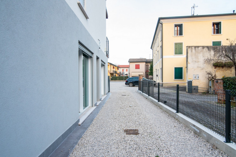 Nel cuore del centro di Campo San Martino proponiamo in vendita una splendida casa singola di 200...