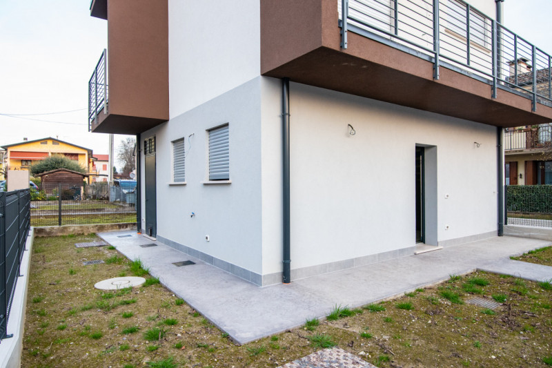 Nel cuore del centro di Campo San Martino proponiamo in vendita una splendida casa singola di 200...