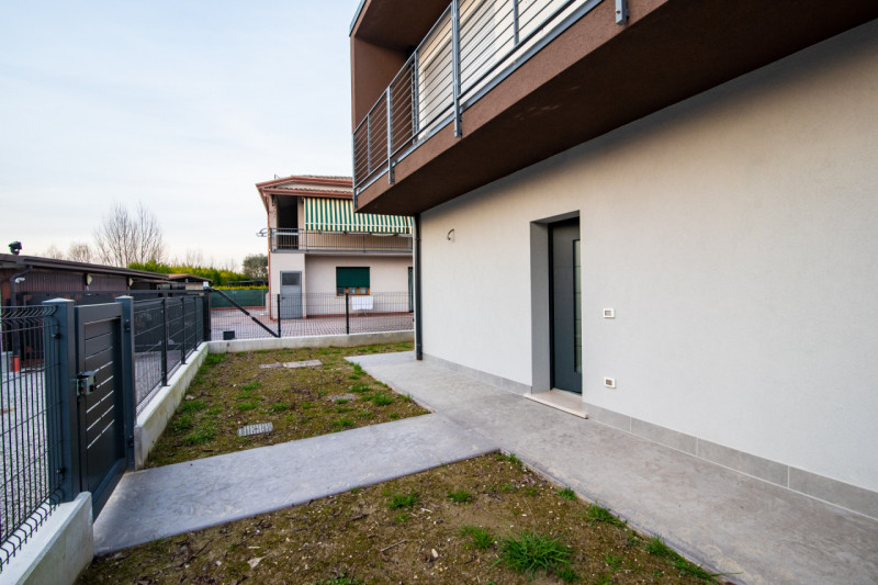 Nel cuore del centro di Campo San Martino proponiamo in vendita una splendida casa singola di 200...