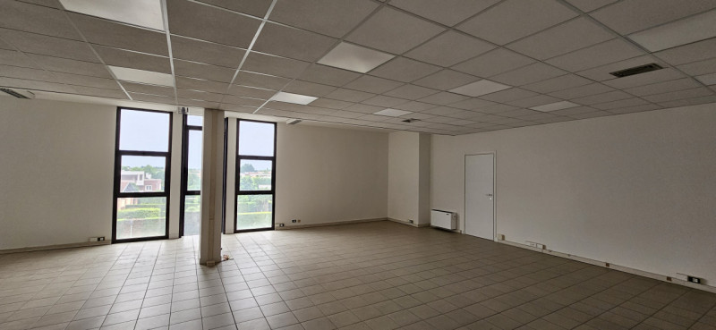 Riferimento per l'Agenzia AU0274 VIGONZA Zona Busa. Affittasi ufficio commerciale di Mq 78 calpes...