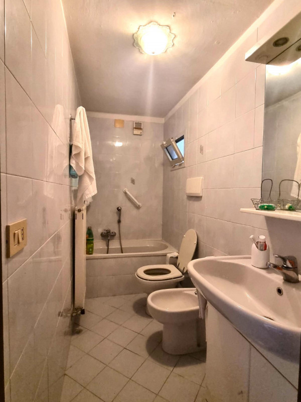 In zona Oliero di sopra a 3 minuti dal centro di Valstagna, 
abitazione cielo terra di buona metr...