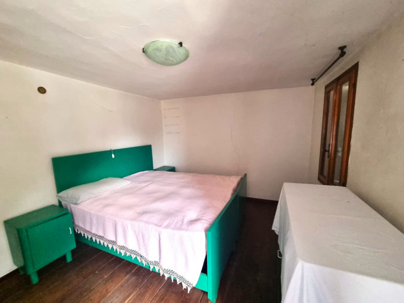 In zona Oliero di sopra a 3 minuti dal centro di Valstagna, 
abitazione cielo terra di buona metr...