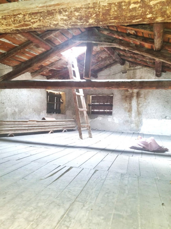 In zona Oliero di sopra a 3 minuti dal centro di Valstagna, 
abitazione cielo terra di buona metr...