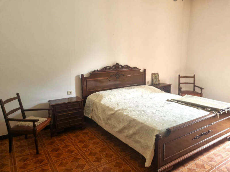 In zona Oliero di sopra a 3 minuti dal centro di Valstagna, 
abitazione cielo terra di buona metr...