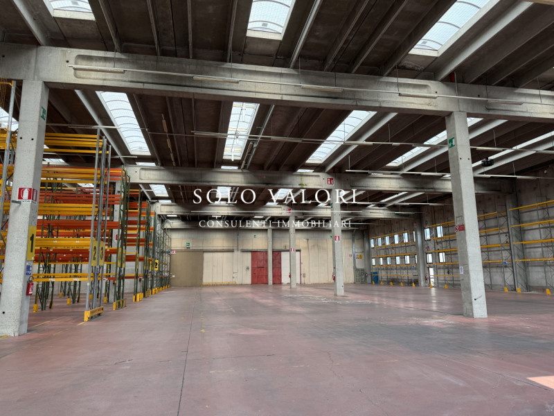 BBD-200 (per info Daniel +39 3939878704)

Proponiamo in Locazione Capannone di 16.000 mq su area ...