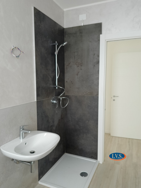 MONTEGALDA (VI): In tranquilla zona residenziale vendesi appartamento BICAMERE al primo piano in ...